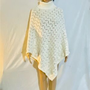 BCBG Beautiful cream Pancho NWT Large